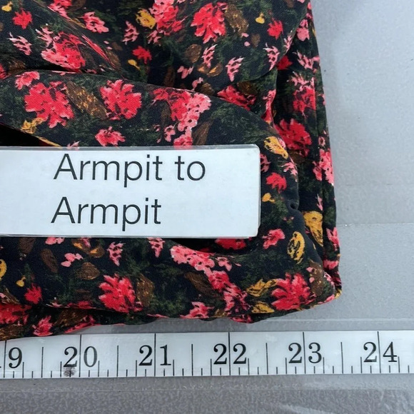Something Navy Blouse Button Up Shirt Long Sleeve Red Pink Floral Size Large - Picture 12 of 14